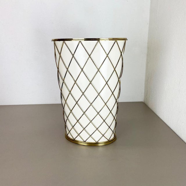 This original vintage Minimalist umbrella stand was produced in the 1950s in Germany by Vereinigte Werkstätten München. It...