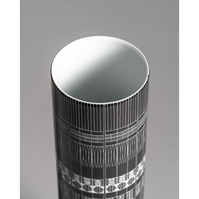 Baumann German Graphic Porcelain Vases by Hans Theo for Rosenthal, 1960s, Set of 2 For Sale - Image 14 of 16