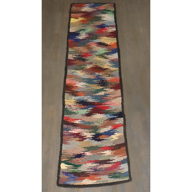 Textile Narrow American Hooked Runner rug no. j5212 For Sale - Image 7 of 7