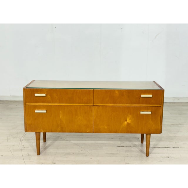 Beautiful vintage chest of drawers from the 1960s. The piece is in good condition and impresses with its timeless design,...