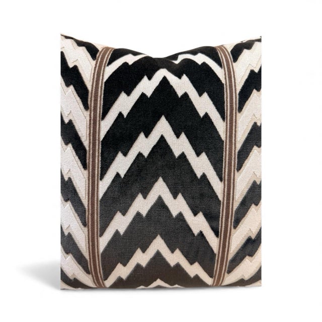 Schumacher 2 Pillow Pair Schumacher Florentine Velvet in Black 19" For Sale - Image 4 of 13