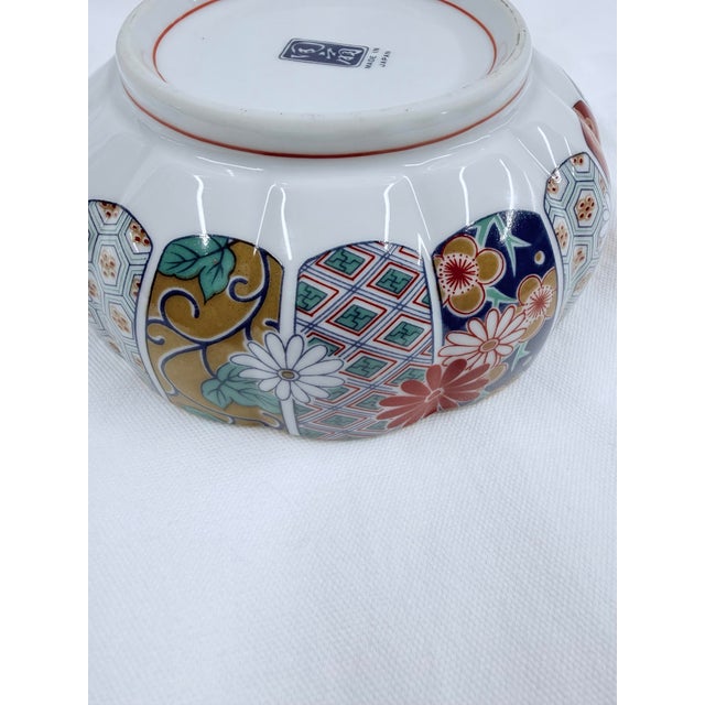 White Japanese Arita Imari Scalloped Porcelain Bowl For Sale - Image 8 of 11