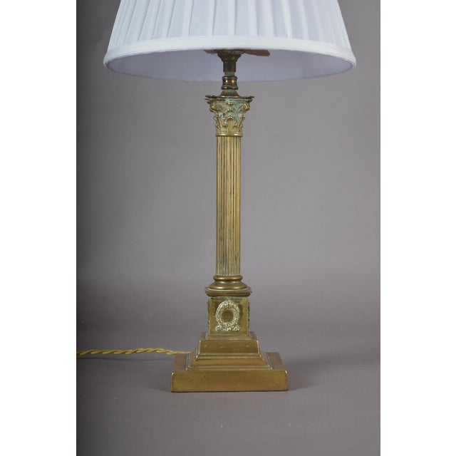 Louis XVI Neoclassical Gilded Brass Fluted Column Table Lamp with Laurel Wreath Relief, Europe, 1930s For Sale - Image 9 of 13