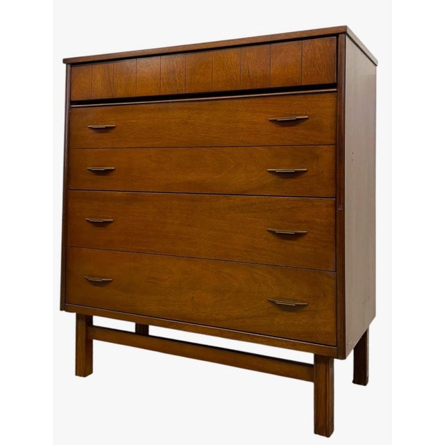 1970s 1970s Mid Century Modern Bassett Furniture 4 Drawer Dresser With Dovetail Construction and Brass-Toned Pulls For Sale - Image 5 of 10