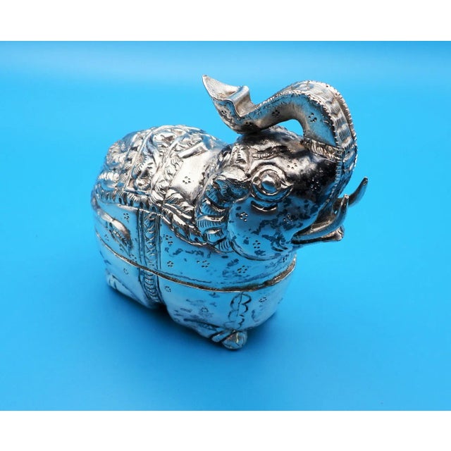 Metal 1940s South East Asia Fine Silver .500 Royal Elephant Shaped Box For Sale - Image 7 of 7