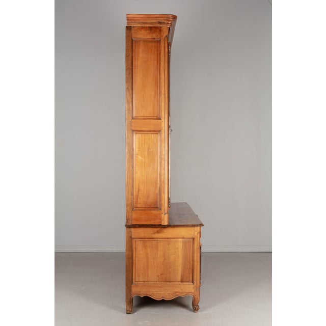 Brown 18th Century French Louis XV Grand Scale Bibliothèque or Display Cabinet For Sale - Image 8 of 13