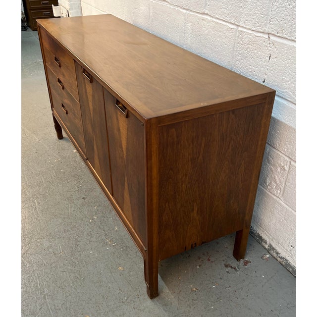 Mid 20th Century Janus Collection Walnut Credenza by John Stuart for Mount Airy Furniture For Sale In New York - Image 6 of 18