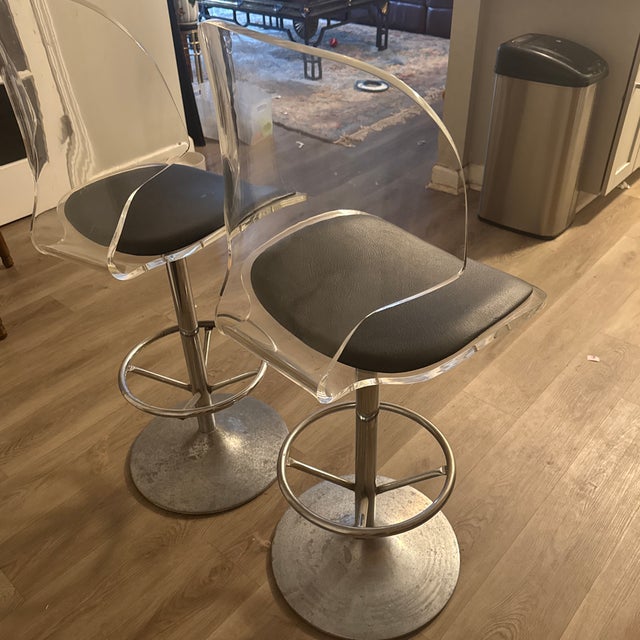 Pair of 1970s Postmodern Swivel Lucite and Chrome Barstools From Hill Manufacturing For Sale In New York - Image 6 of 12