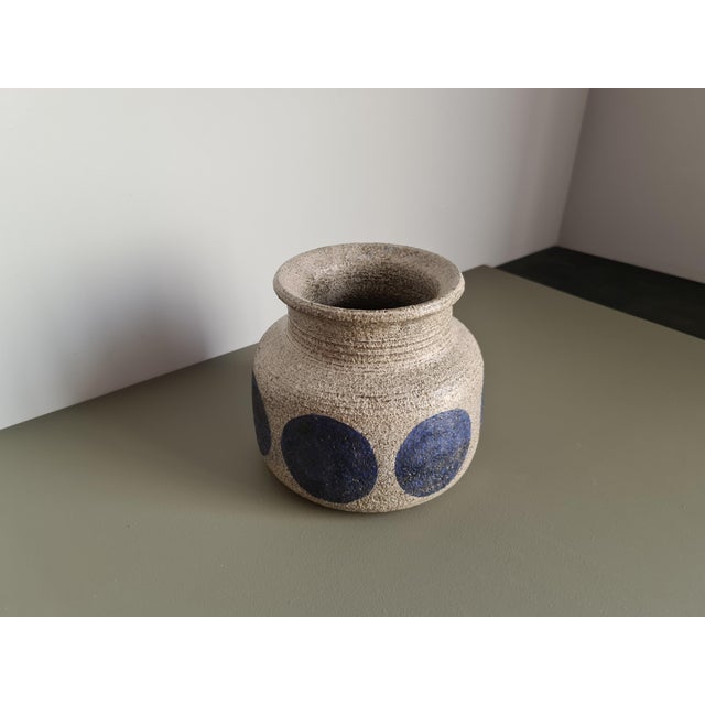 Ceramic Mid-Century Modern Stoneware Vase with Cobalt Blue Polka Dots, 1960 For Sale - Image 7 of 10