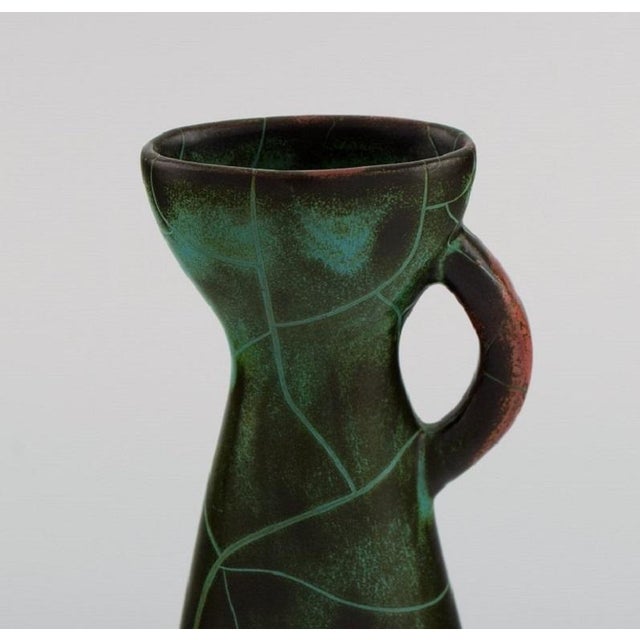 Paul Dresler (1879-1950) for Grotenburg, Germany. Jug in glazed stoneware. Beautiful crackle glaze in shades of red and...