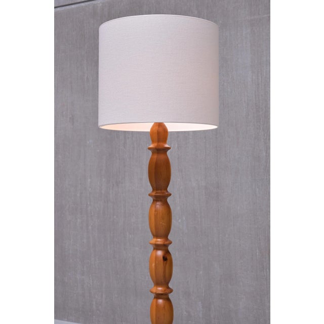 Swedish Modern Floor Lamp in Carved Pine, 1960s For Sale - Image 13 of 14