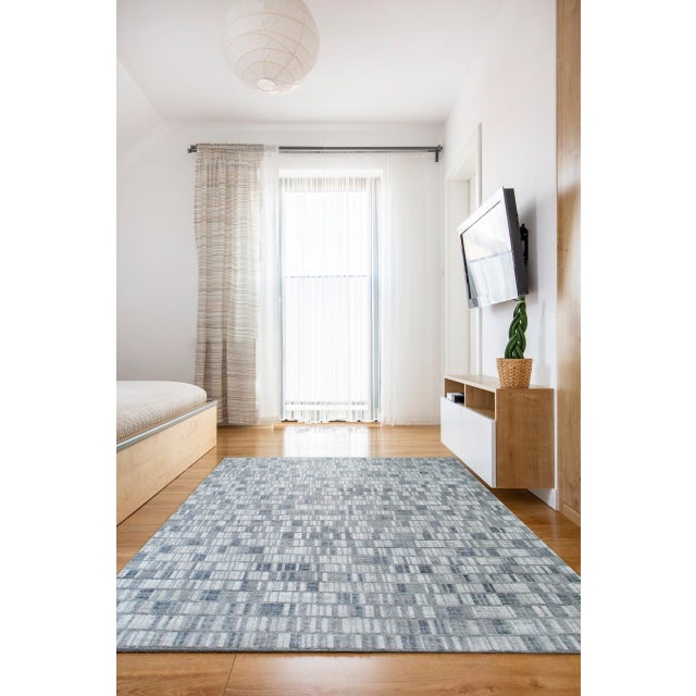 Tessa Sophisticated Gray Hand Knotted Wool Rug, Country of Origin: India. This contemporary piece offers a refined,...