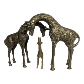 Family Set of 3 Brass Giraffe Figurines - By Leonard Silver Mfc. Co. For Sale