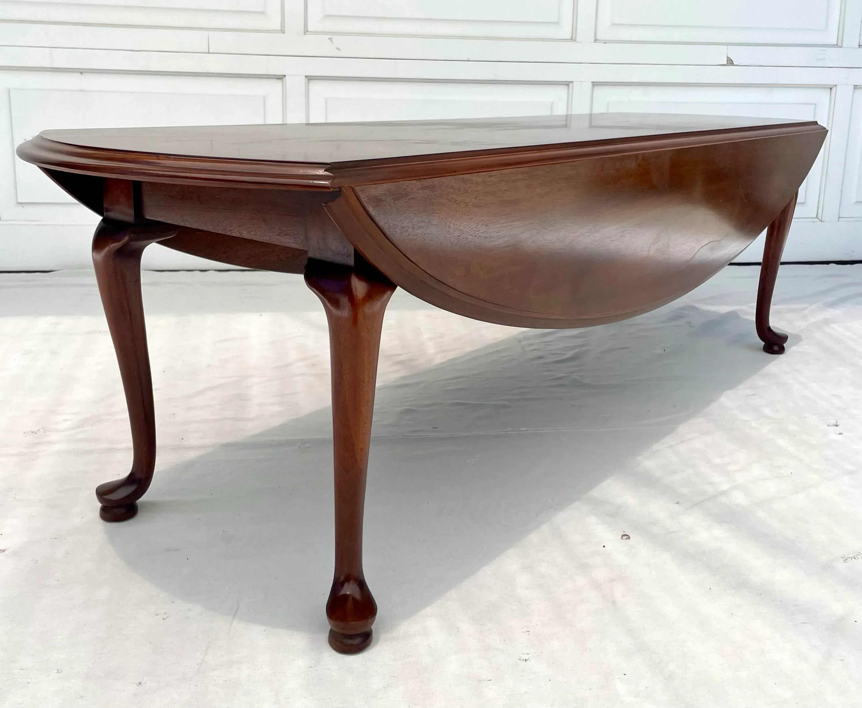 1960's Drexel Heritage Queen Anne Drop-Leaf Oval Coffee Table