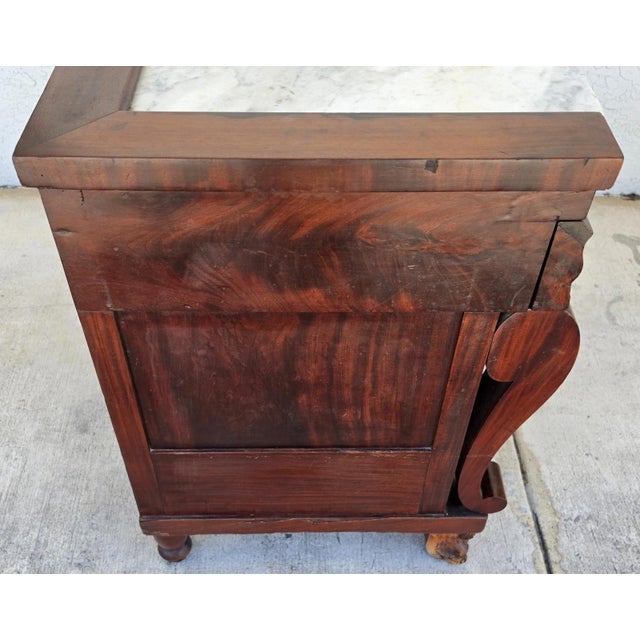 Late 18th Century 19th Century American Empire Mahogany & Marble Cabinet Side Petticoat Table For Sale - Image 5 of 18