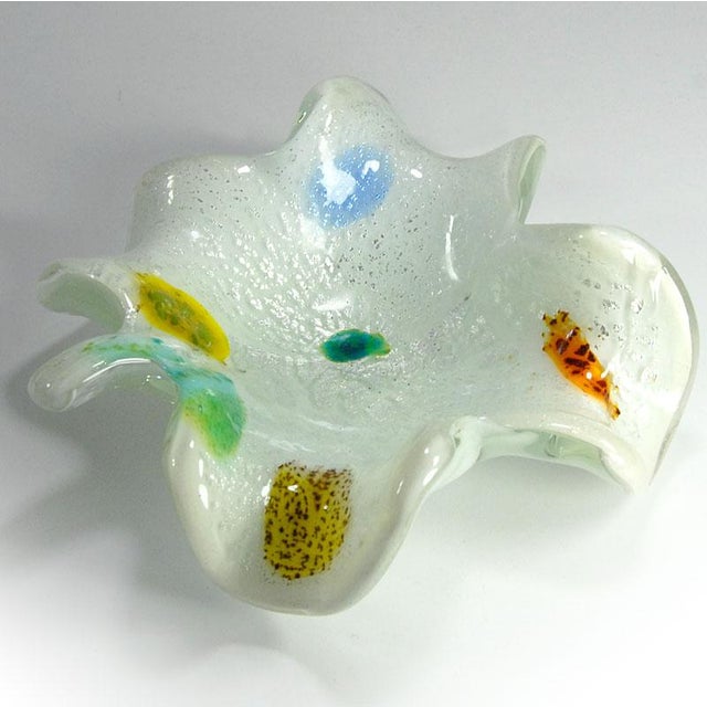 Large Vintage Murano Glass Dish in the style of Barbini, 1960s For Sale - Image 3 of 11