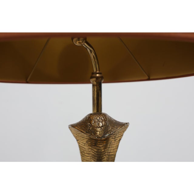 Brown Hollywood Regency Brass Cobra Table Lamp with Brown Shade, France, 1970s For Sale - Image 8 of 14
