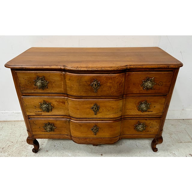 Louis XV Commode with Three Drawers in Walnut, 1700s For Sale - Image 14 of 14
