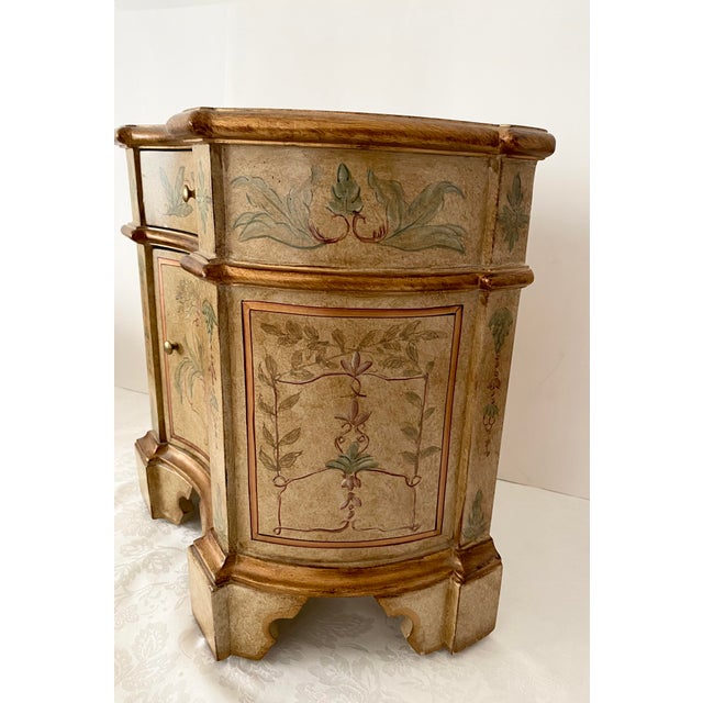 Vintage Hand Carved and Hand Painted Jewelry/Collector/Trinket/ Box Excellent Mint Condition For Sale In Denver - Image 6 of 14