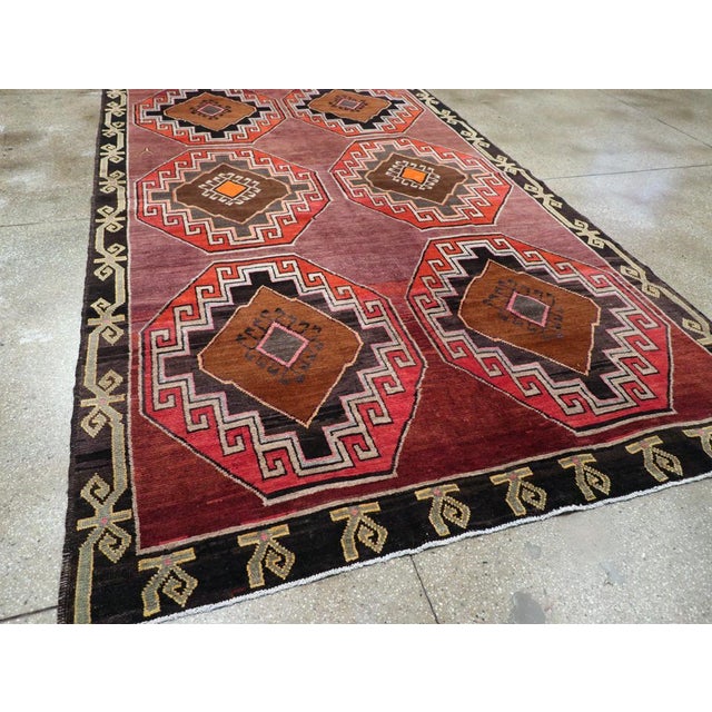 Galerie Shabab Collection Mid-20th Century Turkish Anatolian Room Size Carpet For Sale In New York - Image 6 of 8