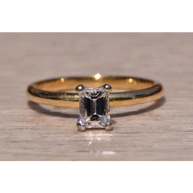 1990s The Penn Drive: Solitaire Engagement Ring with Natural Emerald Cut Diamond For Sale - Image 5 of 12