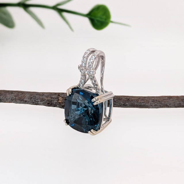 9.4ct London Blue Topaz Pendant w Natural Diamond Accents in 14K Gold | CU 12mm For Sale - Image 4 of 6