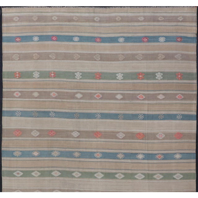 Traditional Vintage Hand-Woven Flatweave Kilim in Wool With Sub-Geometric Design and Motifs For Sale - Image 3 of 13