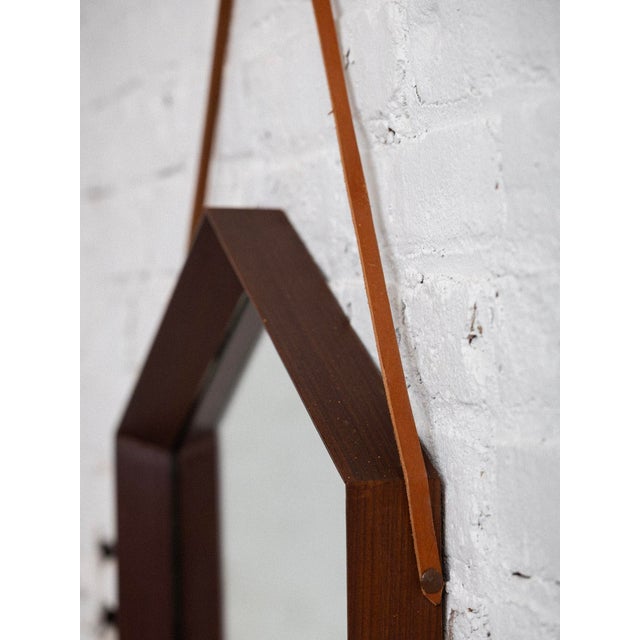 Hexagonal Mid-Century Wood Framed Mirror For Sale In New York - Image 6 of 7