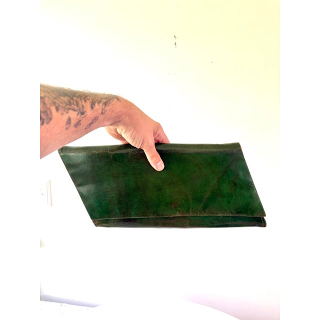 Lovely vintage Kelly Green clutch purse.