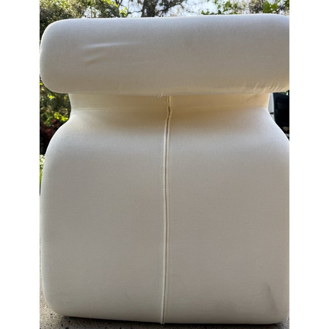 1950s 1950s Postmodern Sculptural Chaise Lounge With Matching Ottoman in Cream Linen For Sale - Image 5 of 7