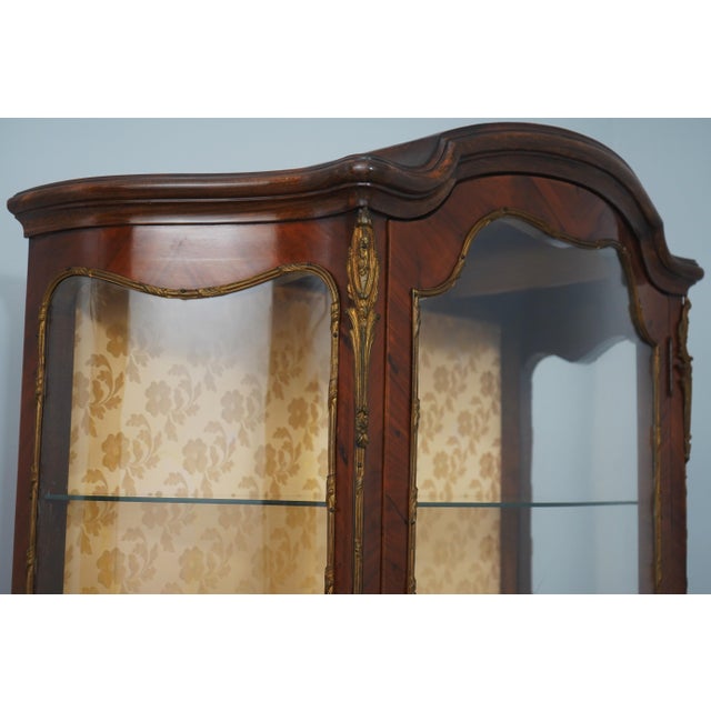 Vintage French Louis XV Vitrine Curio Display Cabinet For Sale In Philadelphia - Image 6 of 18