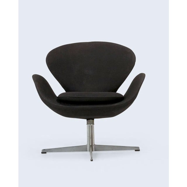 1960s Authentic Arne Jacobsen Swan Lounge Chairs Model 3320 Fritz Hansen 1960s Danish Modern Egg For Sale - Image 5 of 8