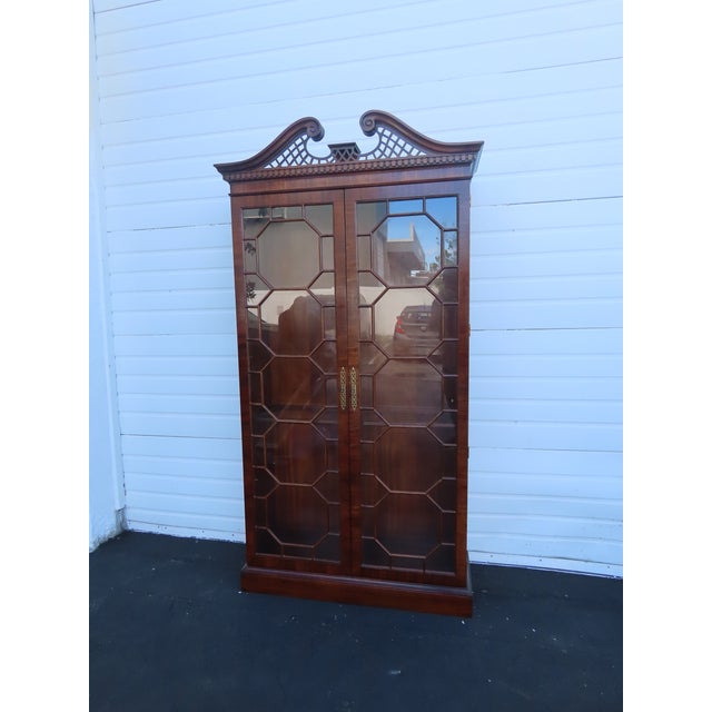 Chippendale Henredon Chippendale Tall Large Flame Mahogany Display China Cabinet 6470 For Sale - Image 3 of 18