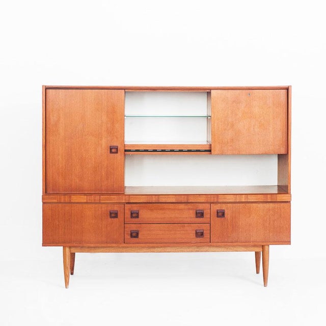 This sideboard features a central compartment with a translucent base and lighting system. Very good condition with slight...