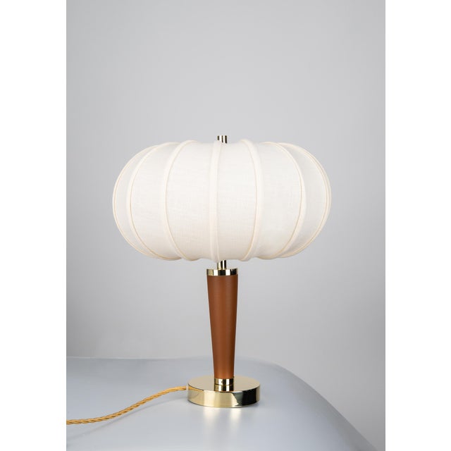 Andorra Equestrian Chic Ribbed Linen Table Lamp in Polished Brass and Dark Brown Leather by ZAVADSKI, 2020 For Sale - Image 4 of 4