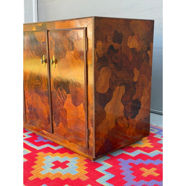 1970s American of Martinsville Credenza and China Cabinet Hutch Patchwood Olive Wood ' Camo' Cabinet For Sale - Image 11 of 14
