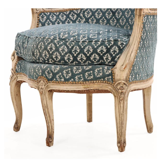 Pair of French Painted Three-Leg Louis XV Style Bergère Lounge Chairs | C. 1940 For Sale In New York - Image 6 of 6