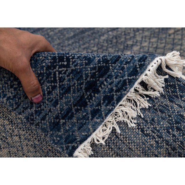 2.6' x 10' Savannah Hand Knotted Modern Blue Gray Wool & Silk Rug For Sale - Image 17 of 18