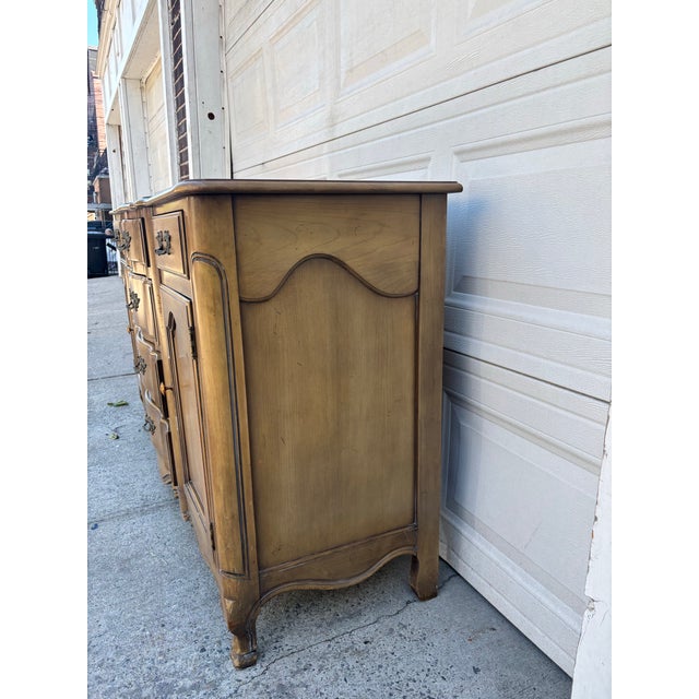 French Provincial French Provincial Credenza Sideboard | Vintage Buffet Cabinet With Serpentine Front For Sale - Image 3 of 12
