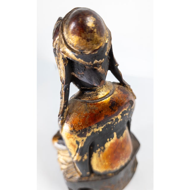 16th Century or Earlier Chinese Ming Dynasty Gilt Lacquer Wood Guanyin Figure For Sale - Image 14 of 16