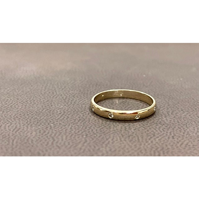 Traditional 6 Flush Set Bezel Diamond Eternity Wedding Band in 14 Karat Yellow Gold For Sale - Image 3 of 18