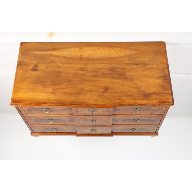 Louis Seize Chest of Drawers in Walnut, 1790 For Sale - Image 10 of 18