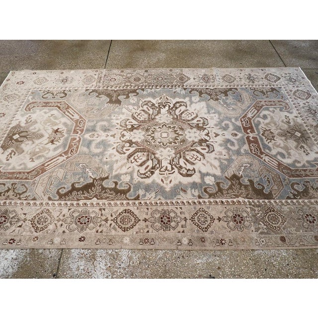 Galerie Shabab Collection Mid-20th Century Turkish Anatolian Accent Rug For Sale In New York - Image 6 of 10