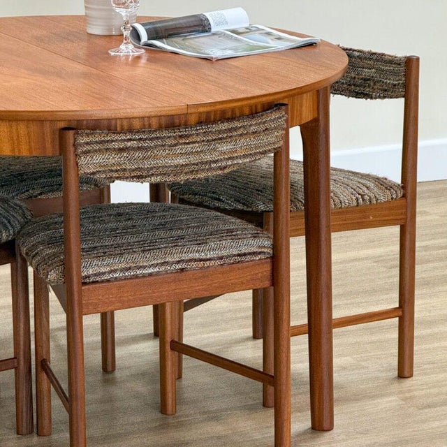 Contemporary Small Round Extending Dining Table and Chairs by Tom Robertson for Mcintosh, 1970s, Set of 5 For Sale - Image 3 of 17