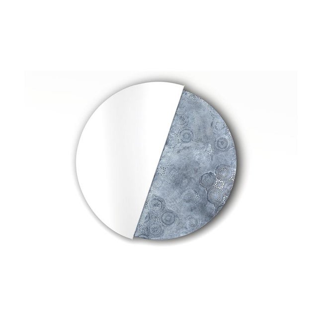 Geometric Silver Eclisse 900 Round Mirror by Disain1971 Dimensions: D 90 x H 2.5 cm Materials: silver, graphite, mirror /...