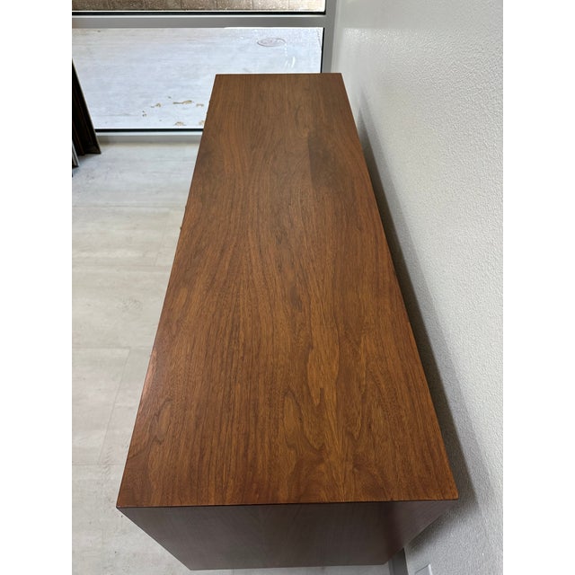 1960s American of Martinsville Dresser For Sale - Image 5 of 9