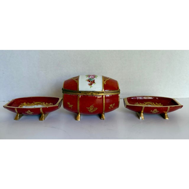 1960s Porcelaine De Paris French Porcelain Trinket Set – Jewelry Box & Dishes For Sale - Image 9 of 12