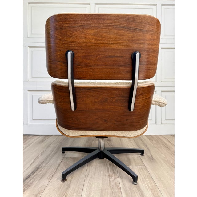 Vintage Northfield Eames-Style Lounge Chair & Ottoman in Walnut & Ivory Bouclé For Sale In Los Angeles - Image 6 of 16