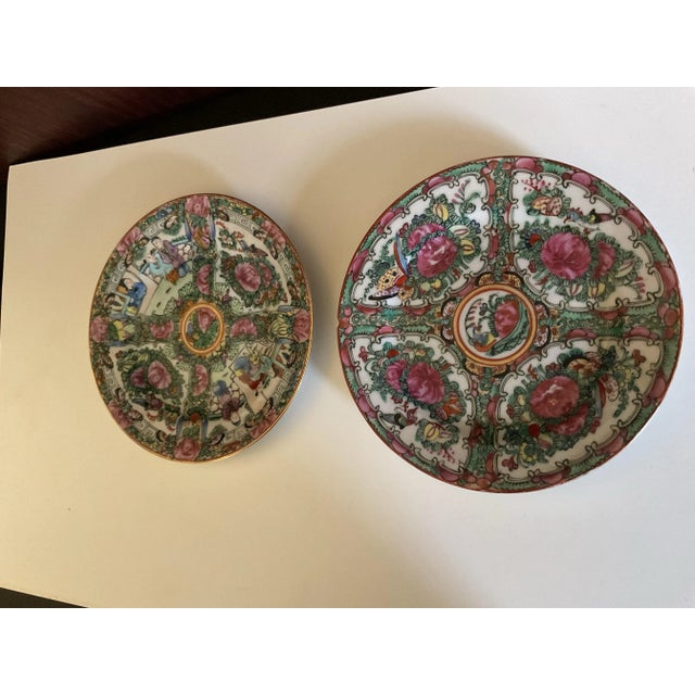A Pair of Antique Chinese Famille Rose Medallion Plates For Sale In Palm Springs - Image 6 of 11