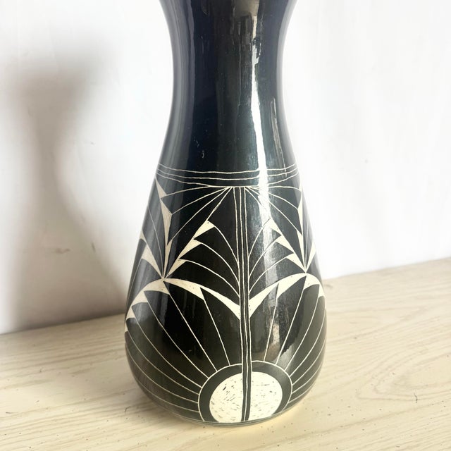 Postmodern Vintage 1989 Black & White Sgraffito Pottery Vase by the Curras Brothers For Sale - Image 3 of 8
